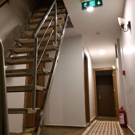 Deniz Hotel Yenifoca Bagian luar foto