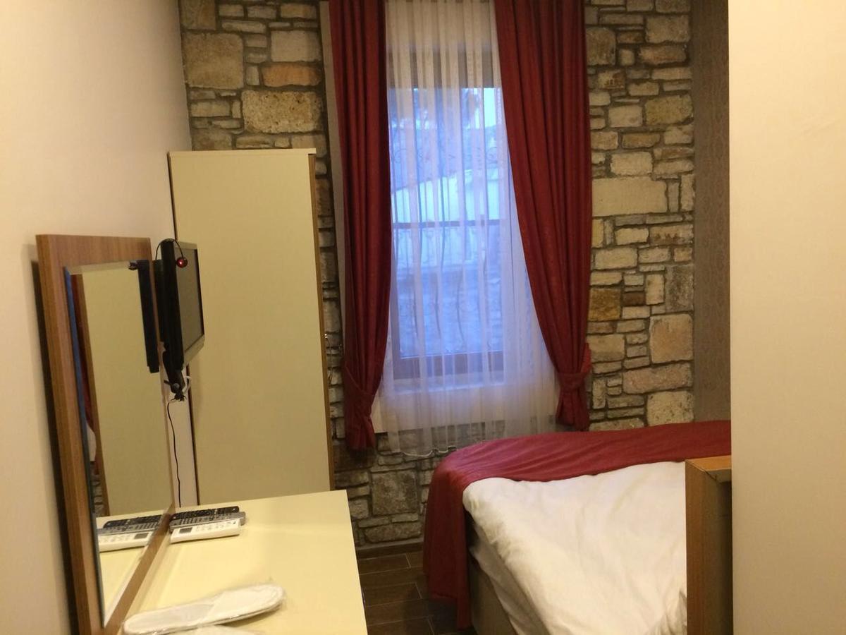 Deniz Hotel Yenifoca Bagian luar foto