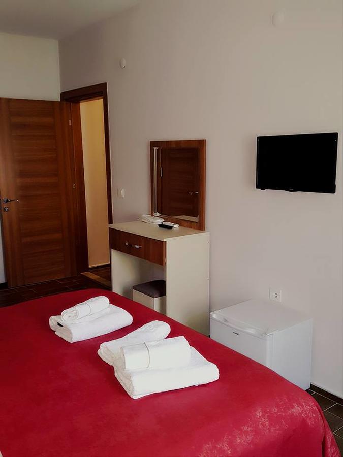 Deniz Hotel Yenifoca Bagian luar foto