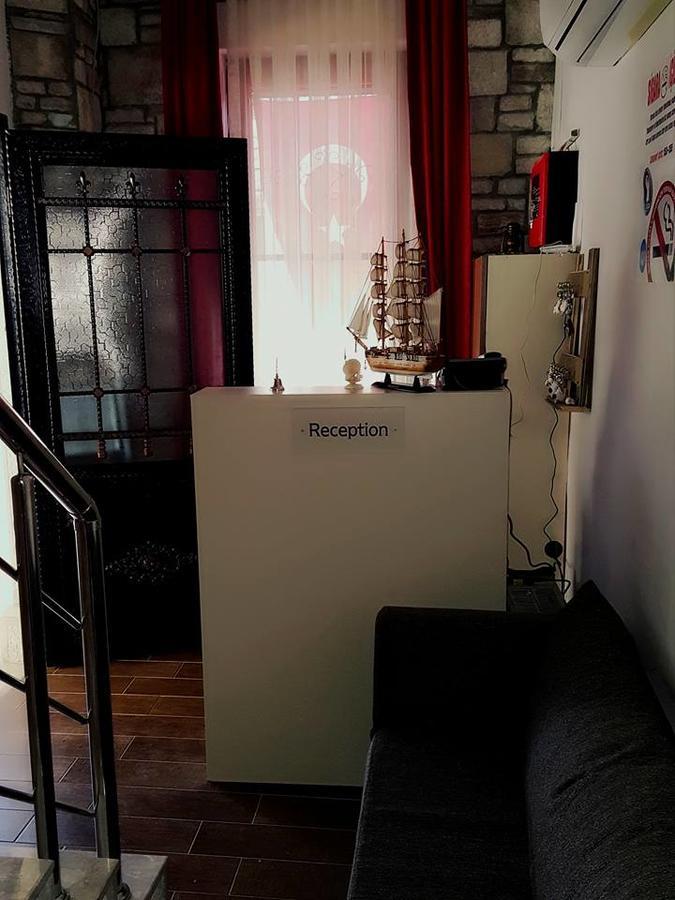 Deniz Hotel Yenifoca Bagian luar foto