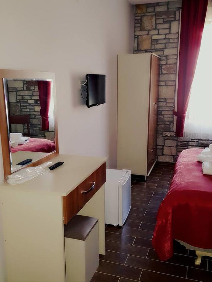 Deniz Hotel Yenifoca Bagian luar foto
