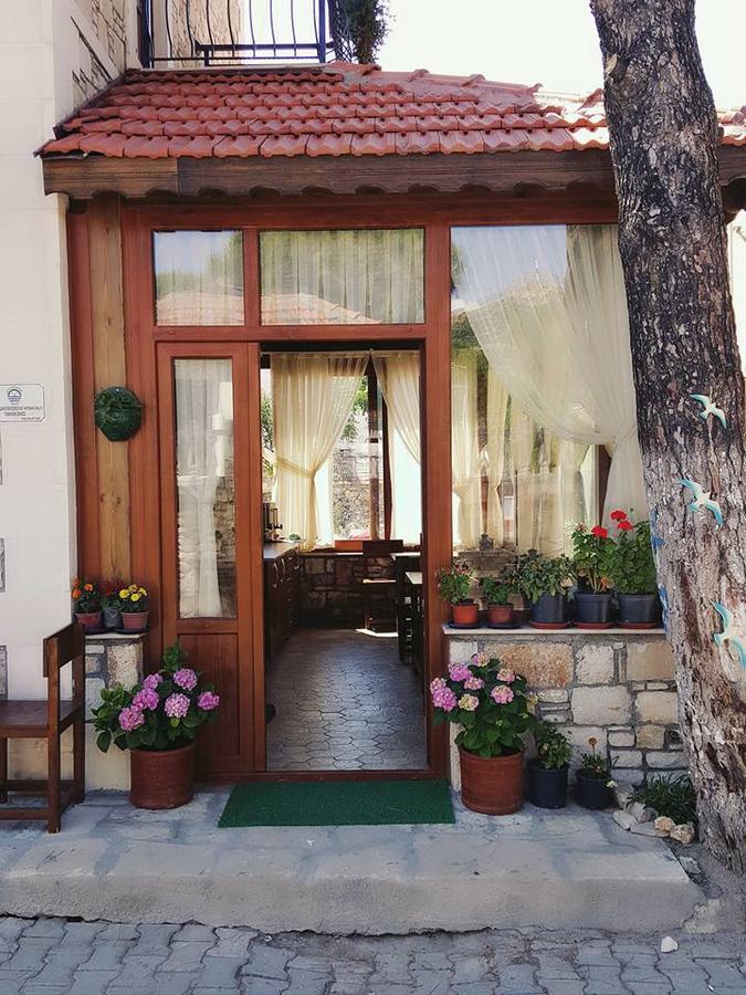 Deniz Hotel Yenifoca Bagian luar foto