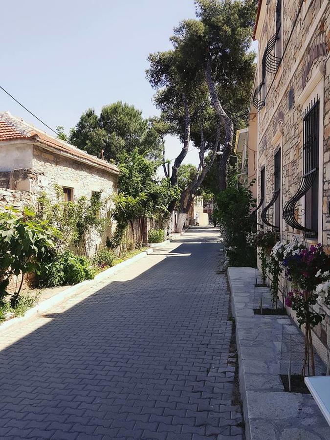 Deniz Hotel Yenifoca Bagian luar foto